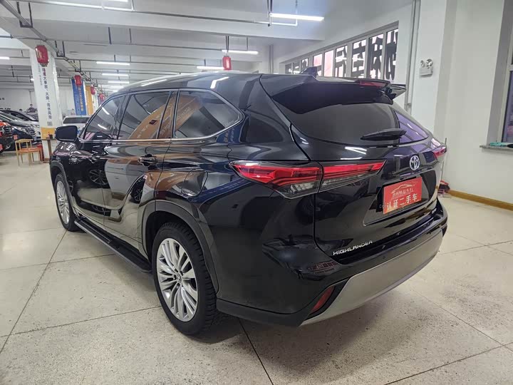 Фото 4 - Toyota Highlander