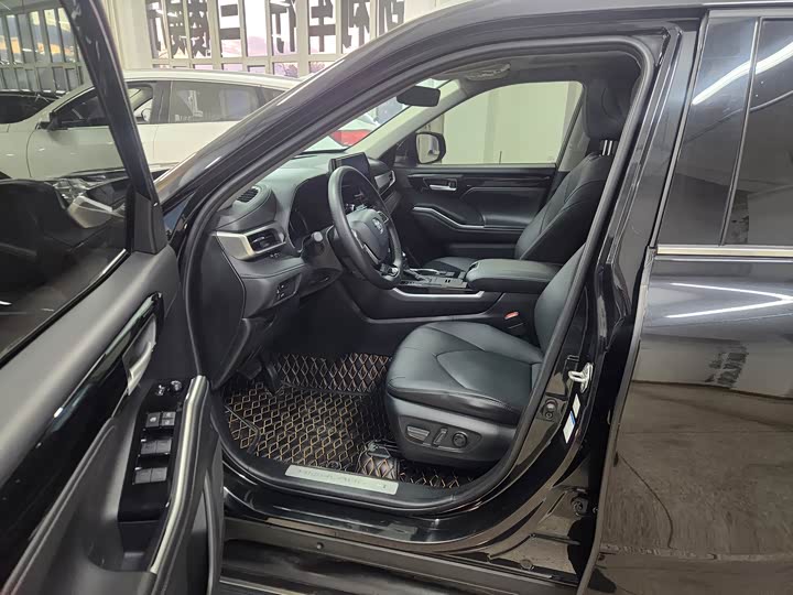 Фото 7 - Toyota Highlander