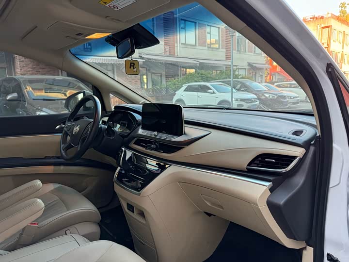 Фото 10 - Buick GL8 ES