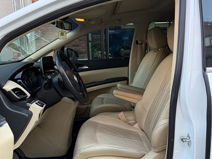 Фото 4 - Buick GL8 ES