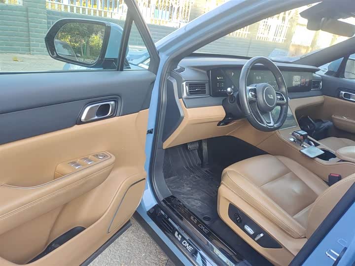 Фото 12 - LiXiang One