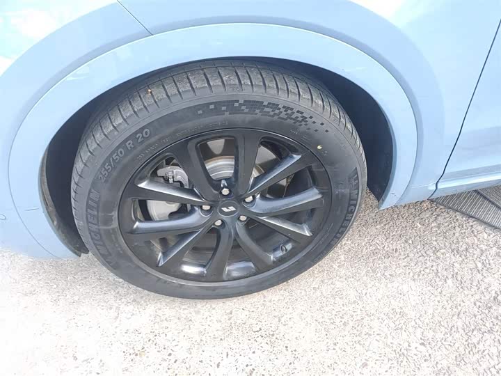 Фото 24 - LiXiang One