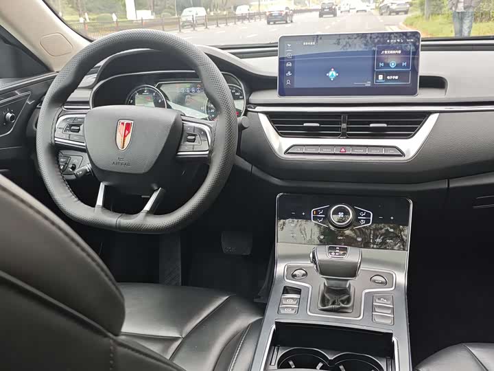 Фото 6 - Hongqi H5