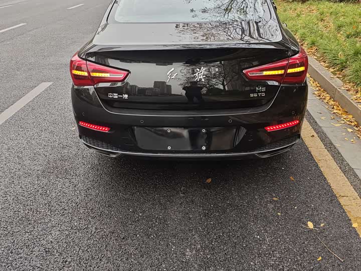 Фото 9 - Hongqi H5