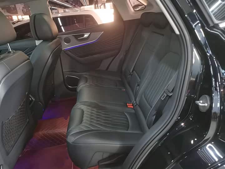 Фото 17 - Hongqi HS5