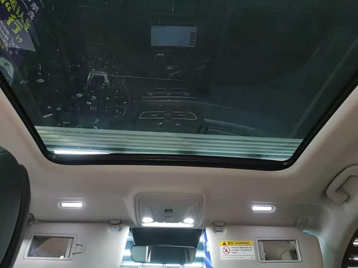 Фото 18 - Hongqi HS5