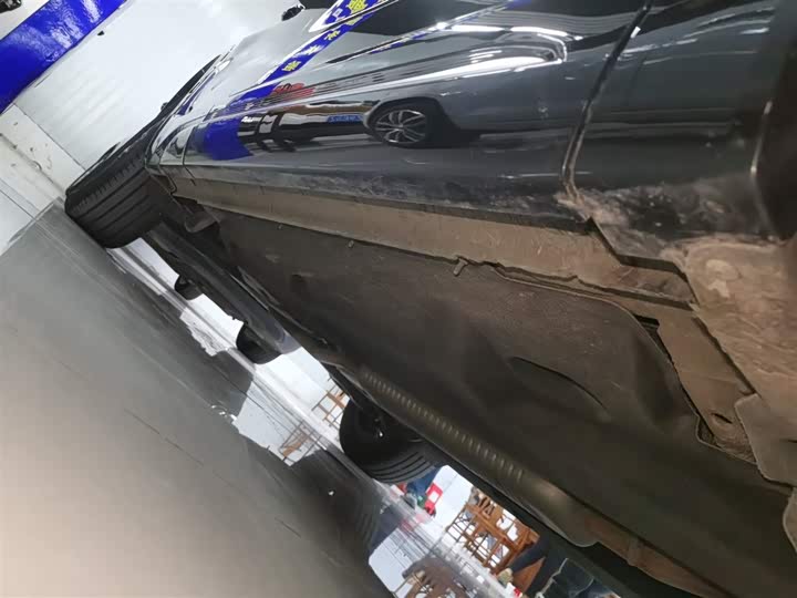 Фото 21 - Hongqi HS5