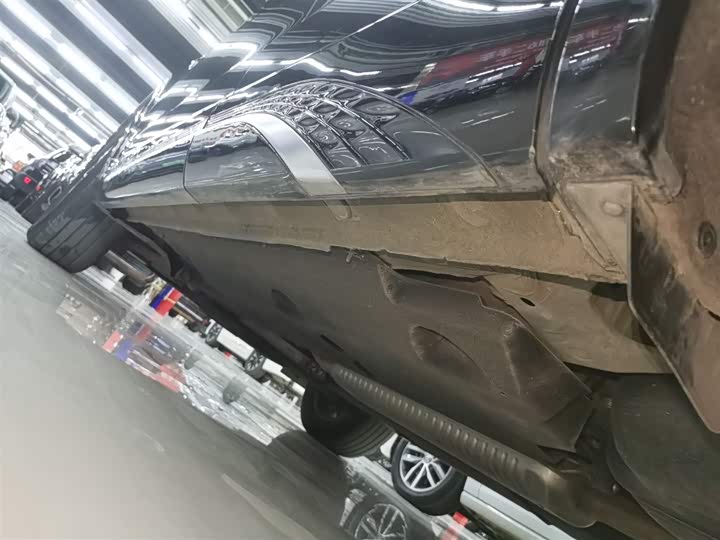 Фото 22 - Hongqi HS5