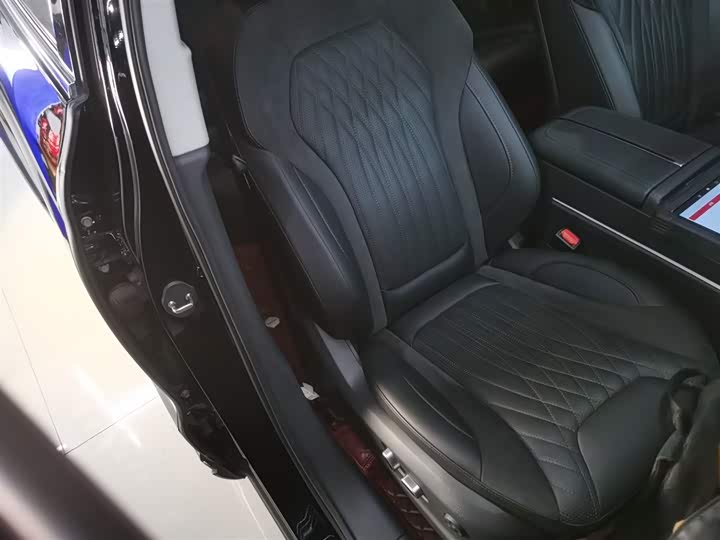 Фото 25 - Hongqi HS5