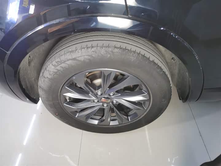 Фото 26 - Hongqi HS5