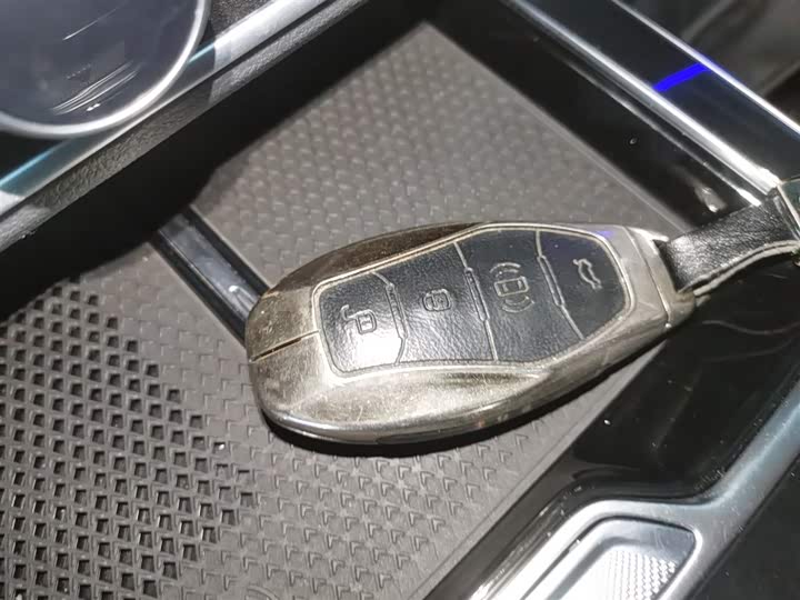 Фото 9 - Hongqi HS5