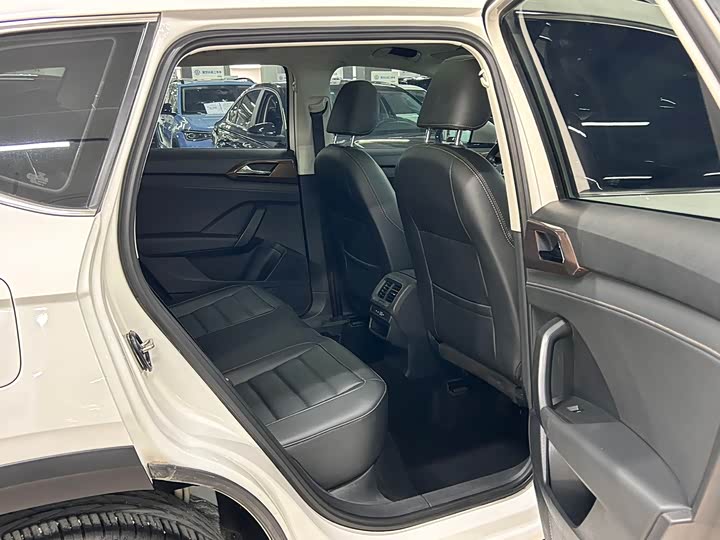 Фото 12 - Volkswagen Tharu