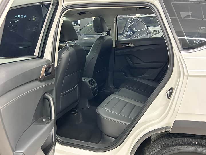 Фото 13 - Volkswagen Tharu