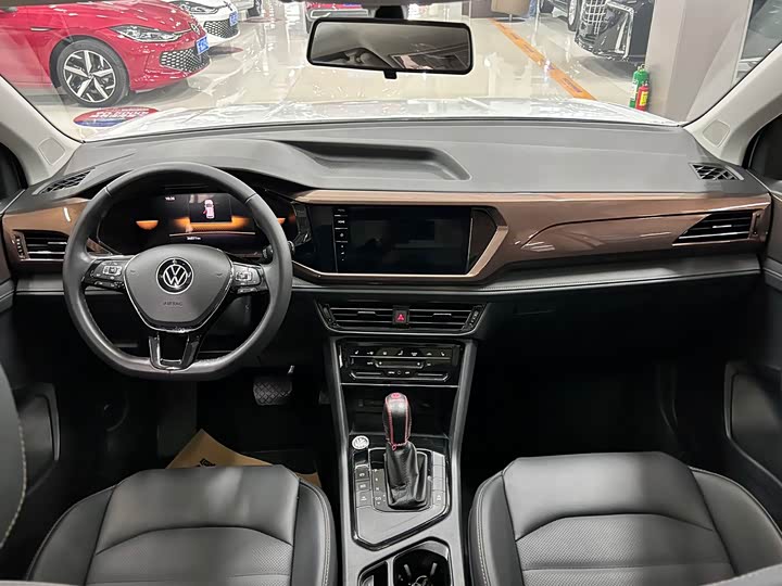 Фото 7 - Volkswagen Tharu