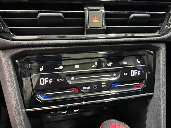 Фото 9 - Volkswagen Tharu