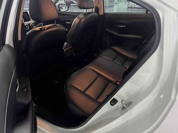 Фото 3 - Nissan Sylphy