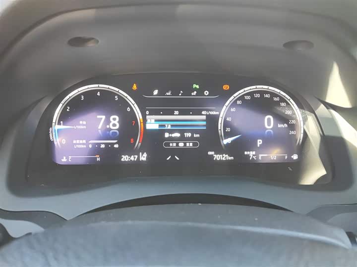 Фото 12 - Toyota Camry