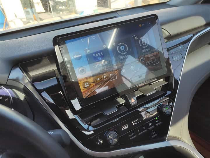 Фото 13 - Toyota Camry