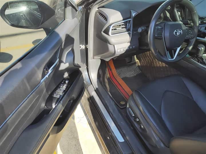 Фото 16 - Toyota Camry