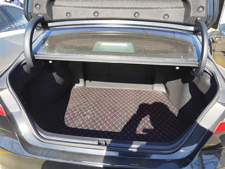 Фото 19 - Toyota Camry