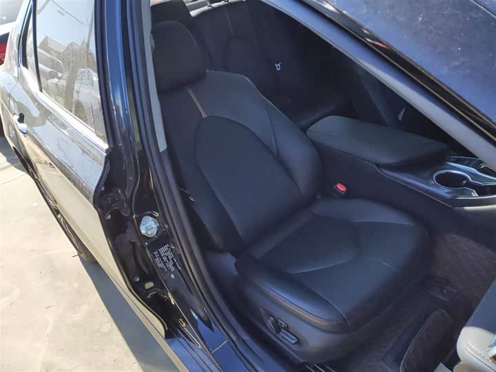 Фото 25 - Toyota Camry