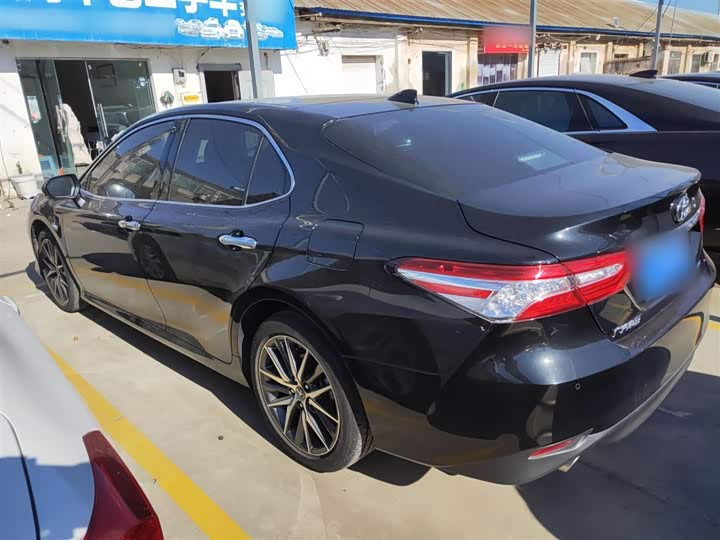 Фото 5 - Toyota Camry