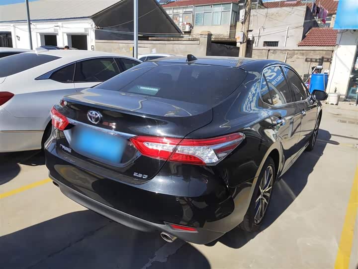 Фото 7 - Toyota Camry