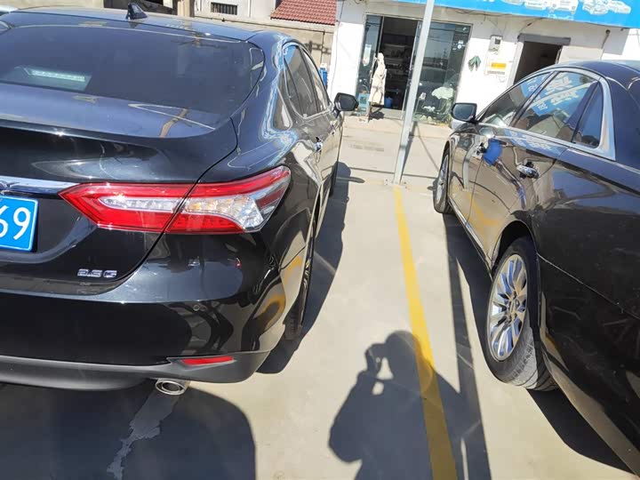 Фото 8 - Toyota Camry