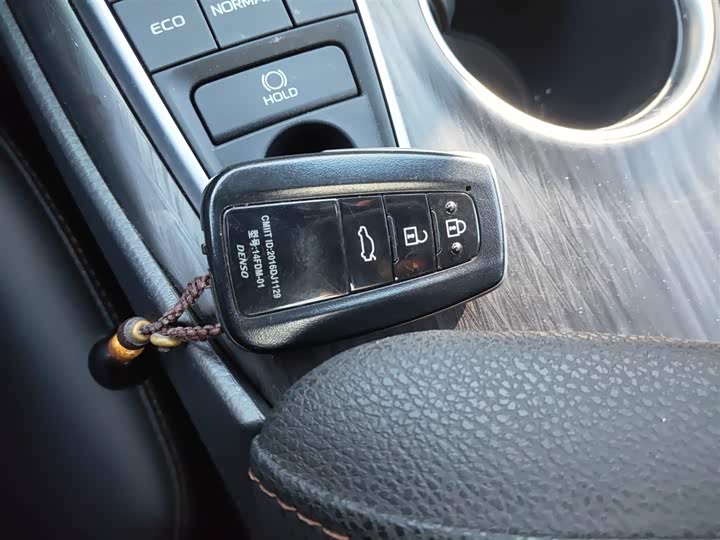 Фото 9 - Toyota Camry