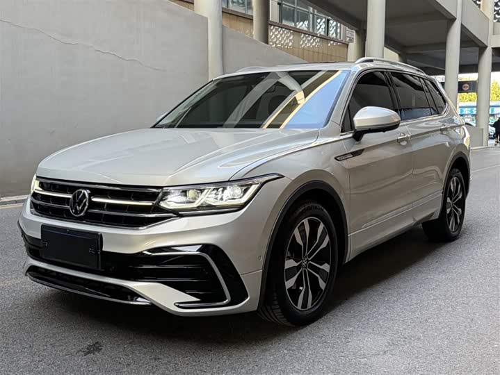 Фото 2 - Volkswagen Tiguan L Pro