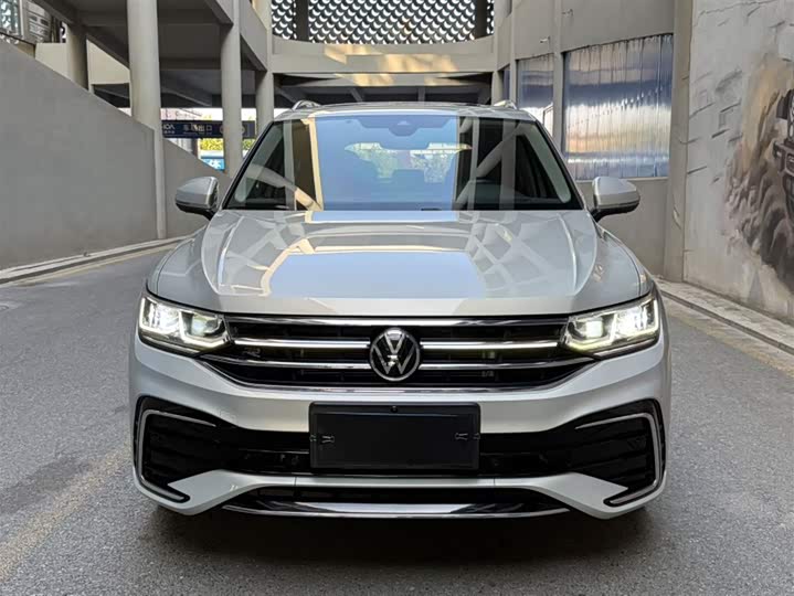 Фото 3 - Volkswagen Tiguan L Pro