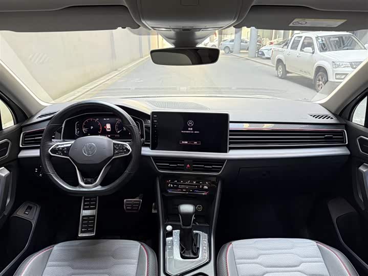 Фото 8 - Volkswagen Tiguan L Pro