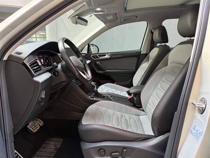 Фото 9 - Volkswagen Tiguan L Pro