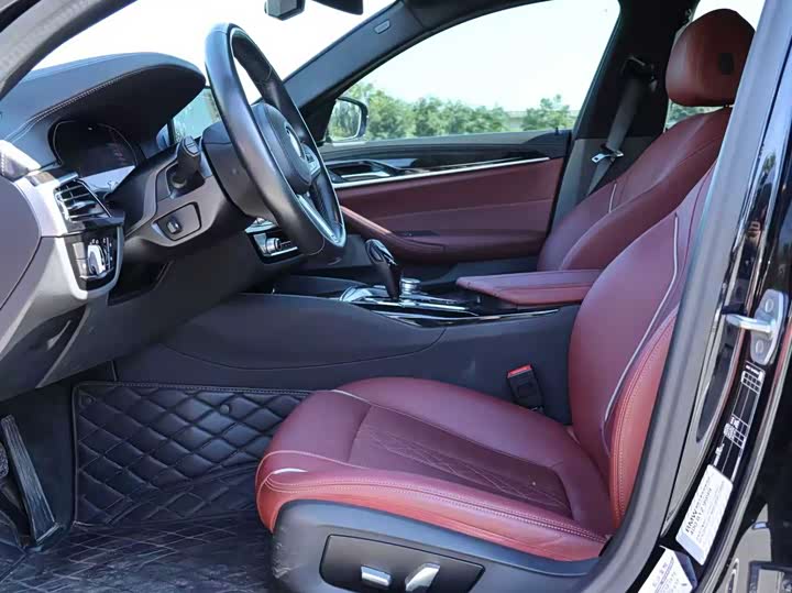 Фото 13 - BMW 5 Series