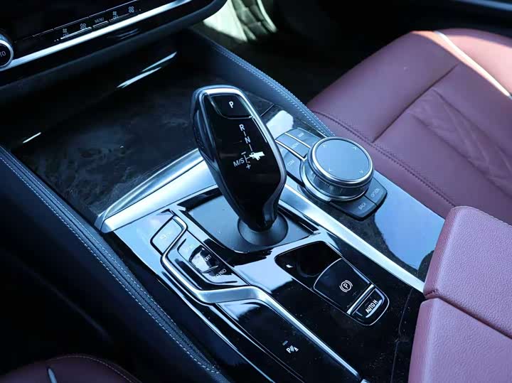 Фото 14 - BMW 5 Series