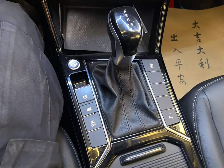 Фото 14 - Volkswagen Passat