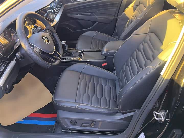 Фото 15 - Volkswagen Passat