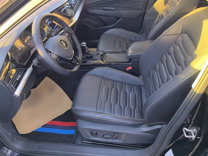 Фото 16 - Volkswagen Passat