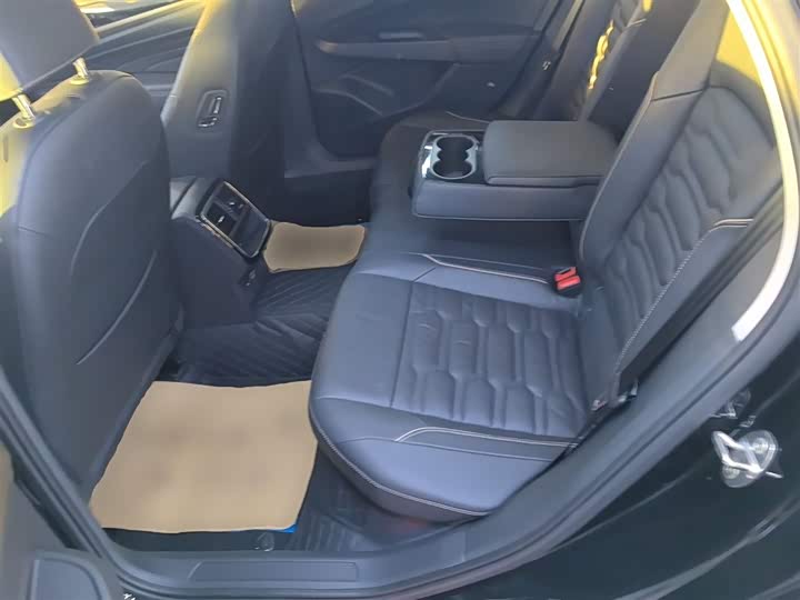 Фото 17 - Volkswagen Passat