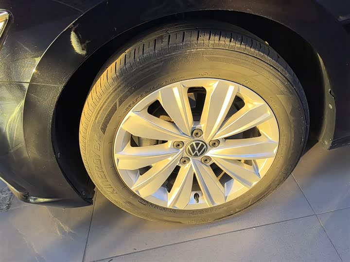 Фото 23 - Volkswagen Passat