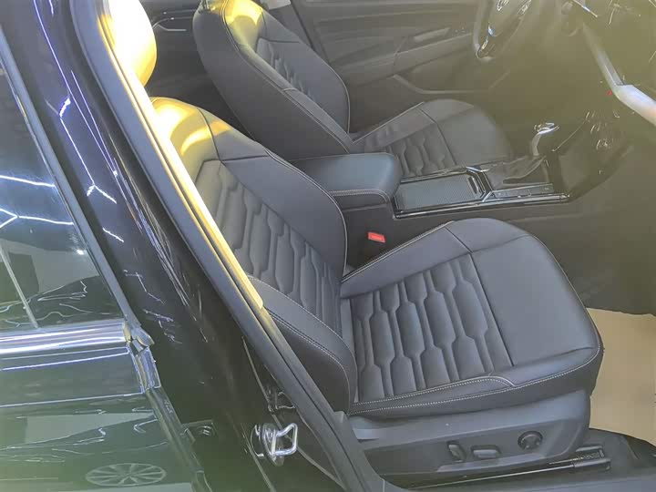 Фото 25 - Volkswagen Passat