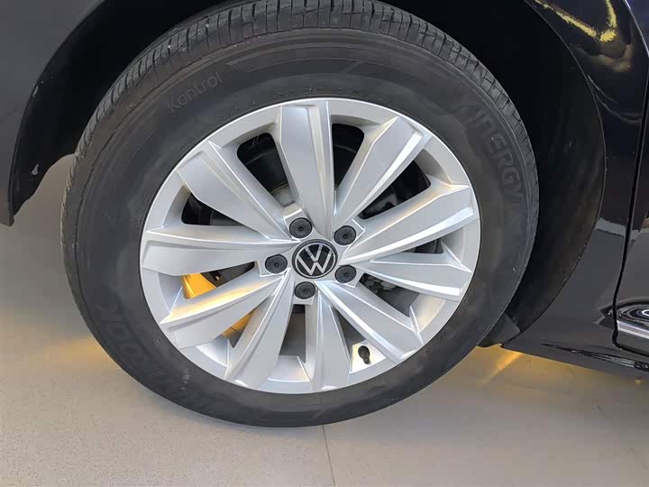 Фото 26 - Volkswagen Passat