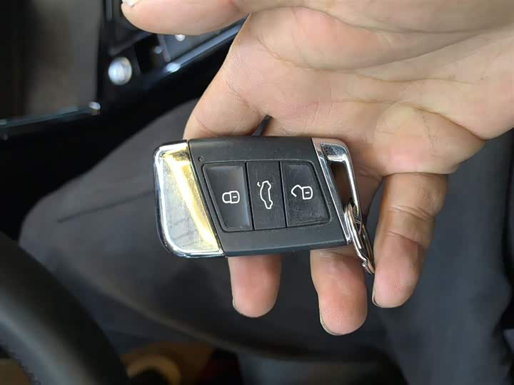 Фото 9 - Volkswagen Passat