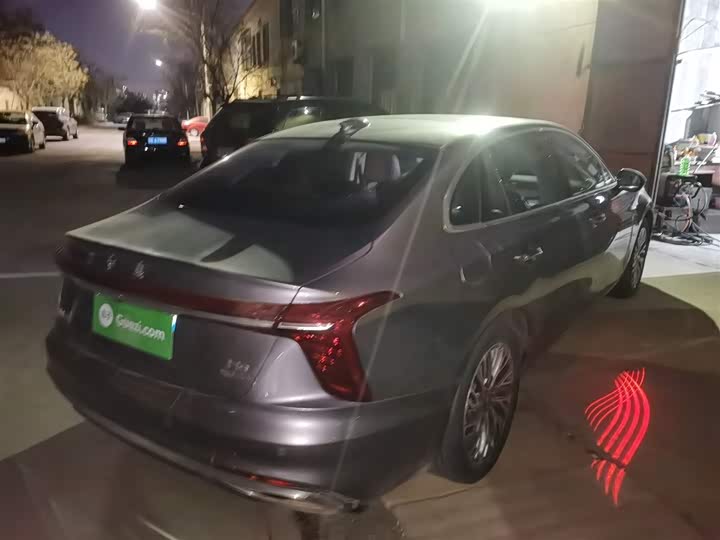 Фото 7 - Hongqi H5