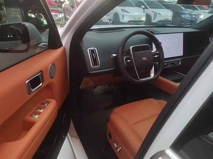 Фото 16 - LiXiang L6