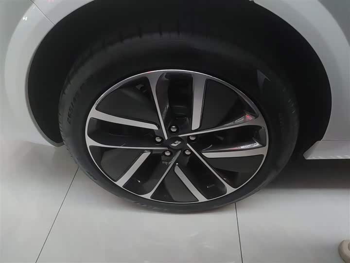 Фото 26 - LiXiang L6