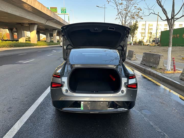 Фото 14 - XPeng P7