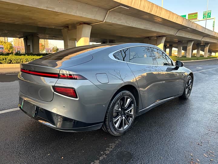 Фото 21 - XPeng P7