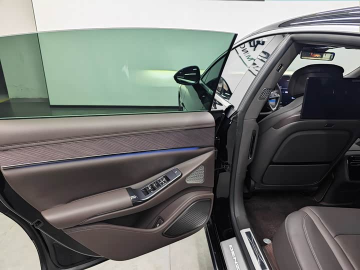 Фото 10 - Denza Z9