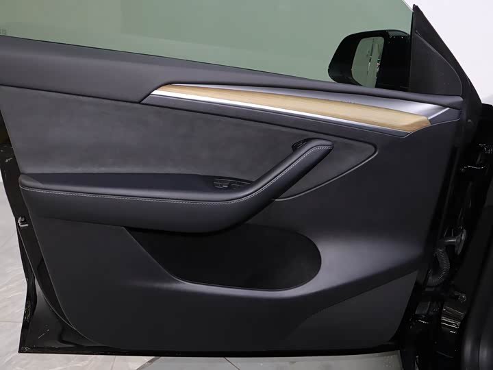 Фото 10 - Tesla Model Y